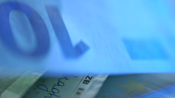 Φιάλη Τραπεζογραμματίων Ευρώ 100 Ευρώ Μπλε Φως Μετρώντας Χρήματα Ευρώ — Αρχείο Βίντεο