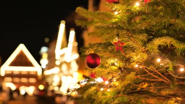 Χριστουγεννιάτικο Δέντρο Μπάλες Και Αστραφτερές Γιρλάδες Rothenburg Der Tauber Χριστουγεννιάτικη — Αρχείο Βίντεο
