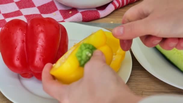 Paprika Plate Sliced Yellow Bell Pepper Vegetable Piring Sayuran Yang — Stok Video