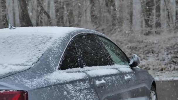 Zastavuju Auto Sněhu Automobilový Provoz Zimním Období Záběry — Stock video