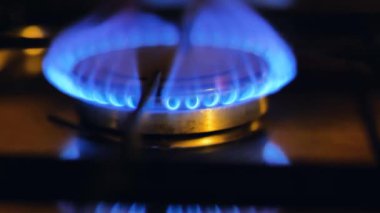 Gaz arka planı. Mavi gaz yangını. Ev gazı tüketimi. 4k görüntü
