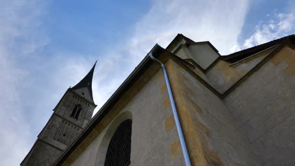 Церква Святого Леонарда Австрії Будівля Церкви Готичному Стилі Фоні Блакитного — стокове відео