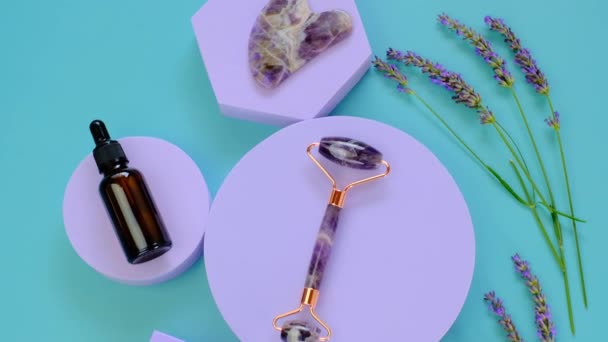 Gezichtsmassage Olie Guasha Apparaten Voor Het Gezicht Lavendel Essentiële Olie — Stockvideo