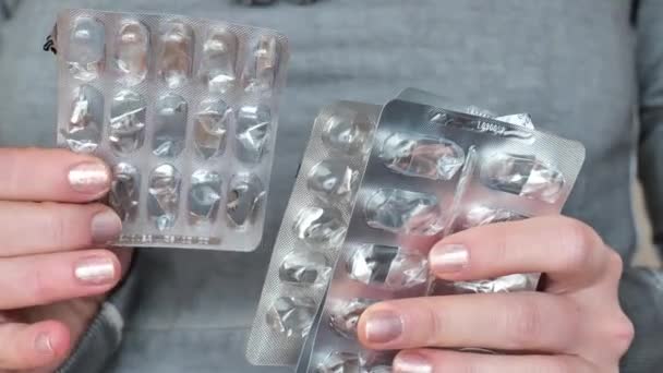 Farmacie Stanno Sperimentando Una Carenza Farmaci Mani Delle Donne Tengono — Video Stock