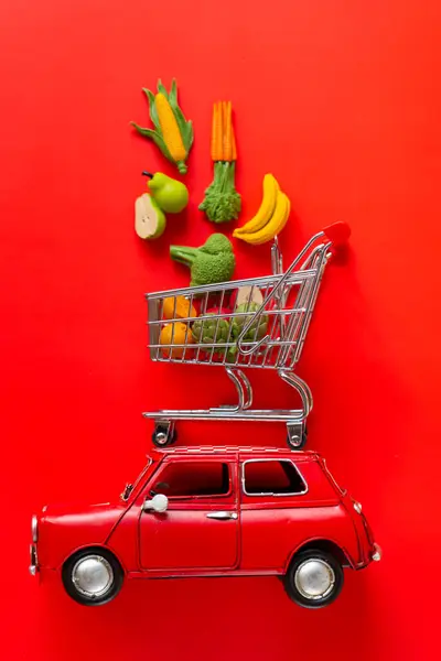 Online Grocery Shopping Delivery Delivery Products Red Car Shopping Basket —  Fotos de Stock