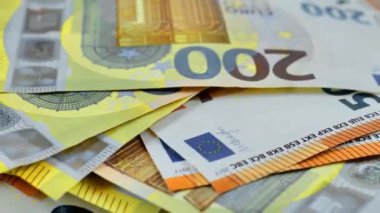Euro parası. Banknotlar yakın plan. Yavaş rotasyon. Para birimi notları ve sembolleri. 4k görüntü