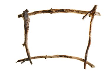 Tahta bir çerçeve. Doğal malzemelerden yapılmış bir çerçeve. Arka planda sürüklenen ahşap bir dekor. Denizcilik tarzında doğal bir ahşap dekor. Deniz enkazı. Düz yatış, üst görünüm 