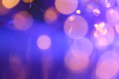 Pembe bokeh arka plan. Odaklan. Yumuşak mavi ve pembe tonlarda pastel duvar kağıdı. Noel Kutlaması Duvar Kağıdı.