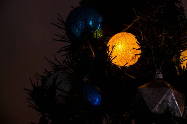 Árbol Navidad Juguetes Luces Guirnaldas Primer Plano 2023 Años —  Fotos de Stock