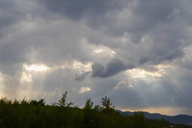 Bulutlu gökyüzü manzarası arka plan, gün batımında bulutlar