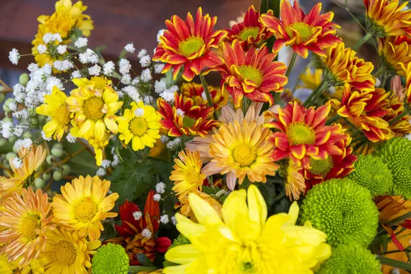 Sonbahar çiçekleri parti süslemeleri için kötüdür