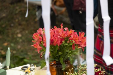 Sonbahar çiçekleri parti süslemeleri için kötüdür