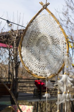 Ağaçta asılı düş kapanı