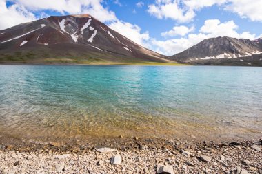 Javakheti, Goergia 'daki Abuli dağı zirvesi ve gölü.