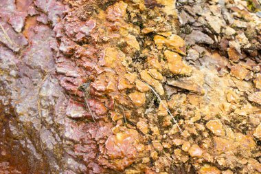 Gürcistan 'da nehir taşları ve su