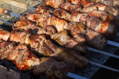 Gürcü Mtsvadi bbq çatalı pişirme