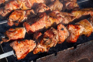 Gürcü Mtsvadi bbq çatalı pişirme