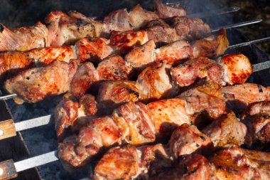 Gürcü Mtsvadi bbq çatalı pişirme