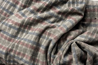 Kumaşın dokusunda değişik renkler var. Güzel bir kumaş arkaplan resmi üzerinde