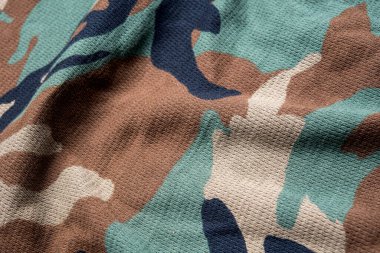 Askeri kamuflaj bez desen desen desen, güzel bir kumaş arkaplan resmi üzerinde değişik renkler.