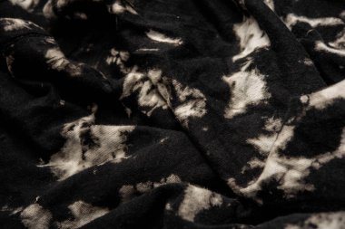 Kumaşın dokusunda değişik renkler var. Güzel bir kumaş arkaplan resmi üzerinde