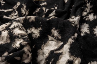 Kumaşın dokusunda değişik renkler var. Güzel bir kumaş arkaplan resmi üzerinde