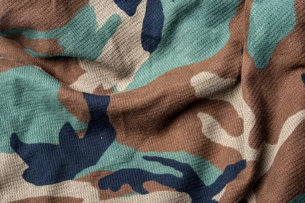 軍のカモフラージュ布パターンテクスチャ 美しい布の背景画像に色を交互に — ストック写真