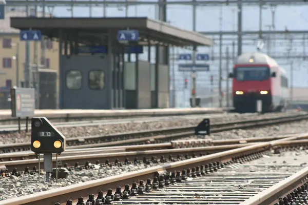 İsviçre 'nin kuzeyine giden şehir içi tren Rivera Bironico' da görüldü.
