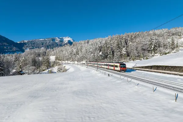 Domino olarak da bilinen eski bir cummter tren seti merkez İsviçre 'de fotoğraflanmıştır.. 