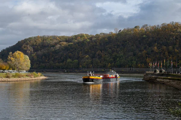 November 2021 Koblenz Tyskland Flodpråm Vid Tyska Hörnet Var Floderna — Stockfoto