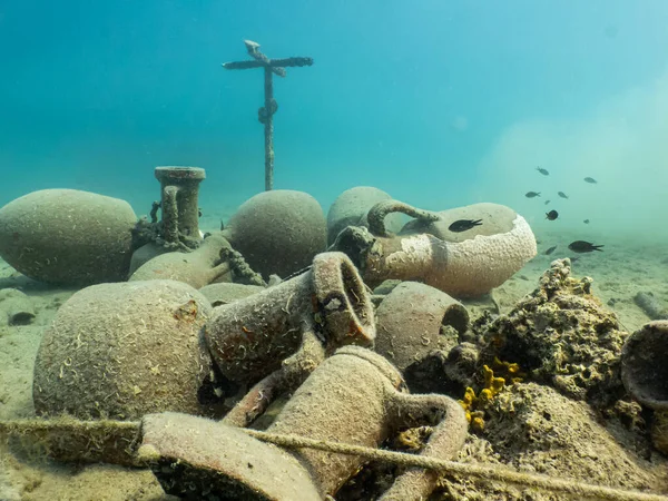 Antika Amforor Sandbotten Vackert Turkost Vatten Bakgrunden — Stockfoto