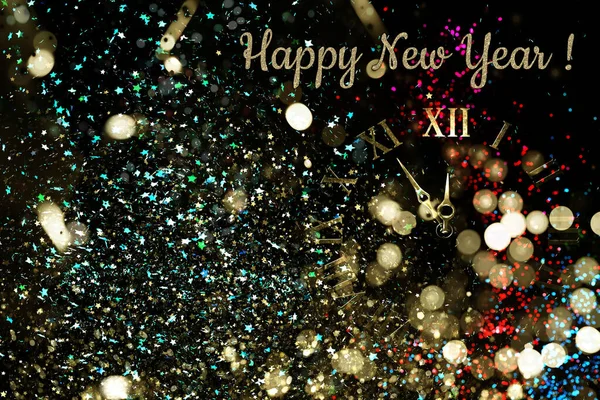 Yeni yıl mesajları, gece yarısı gösterilen saatler, havai fişekler ve parıldayan parıltılı konfetiler. 3 Boyutlu resimleme.
