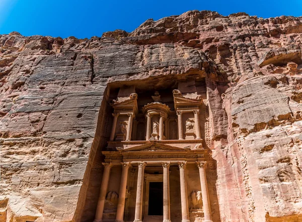 Utsikt Mot Fasaden Statskassan Den Antika Staden Petra Jordanien Sommaren — Stockfoto