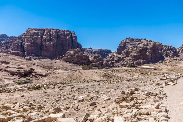 Pohled Královských Hrobů Dolů Stezce Západním Útesům Starobylém Městě Petra — Stock fotografie