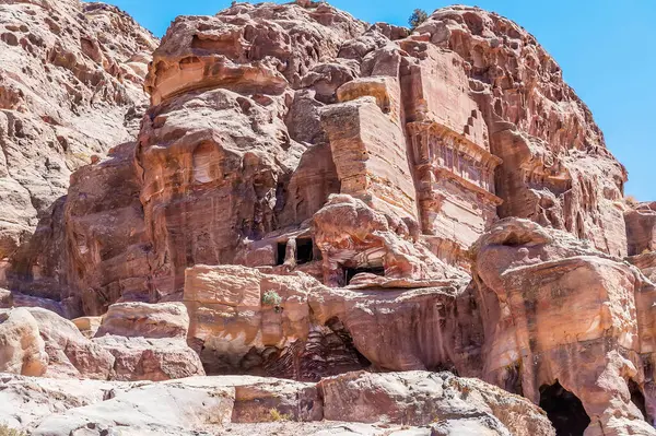 Över Färgglada Klippformationer Bredvid Kungliga Gravarna Den Antika Staden Petra — Stockfoto