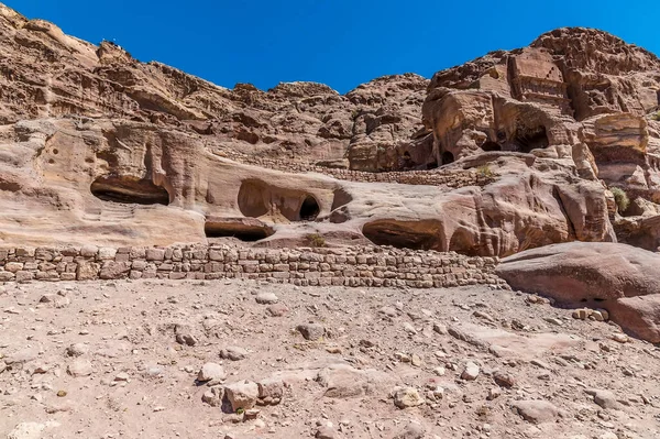 Kilátás Barlang Lakások Mellett Királyi Sírok Ősi Város Petra Jordánia — Stock Fotó