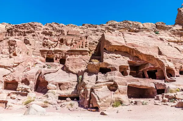 Una Vista Las Viviendas Cueva Frente Ampitheatre Antigua Ciudad Petra — Foto de Stock