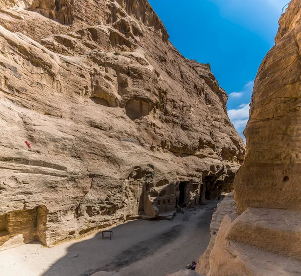 Uma Vista Para Estreita Seção Desfiladeiro Little Petra Jordânia Verão — Fotografia de Stock