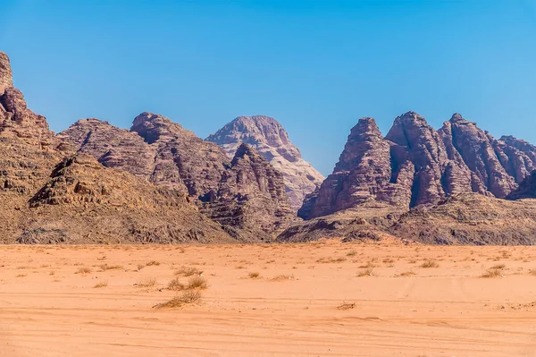 Une Vue Sur Paysage Érodé Par Vent Rocheux Wadi Rum — Photo