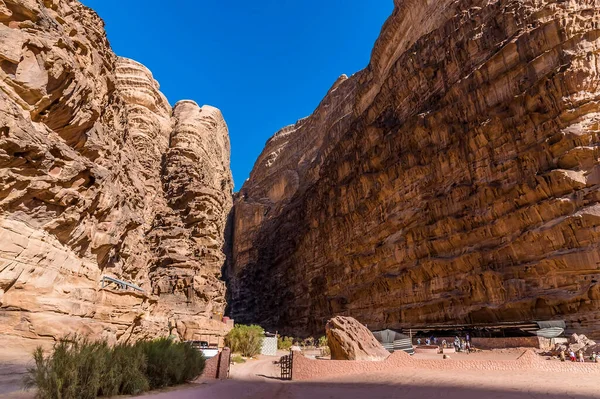 Una Vista Desfiladero Paisaje Del Desierto Wadi Rum Jordania Verano —  Fotos de Stock