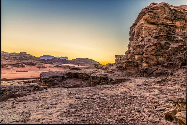 Pohled Skalnatý Terén Pouštní Krajiny Wadi Rumu Jordánsko Při Západu — Stock fotografie