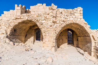 Yazın Ürdün 'ün Shobak kentindeki Haçlı Kalesi' nin kalıntıları.