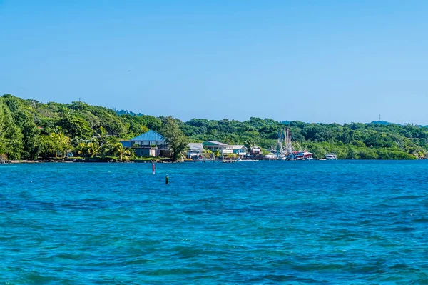 Uitzicht Een Dorp Roatan Island Een Zonnige Dag — Stockfoto