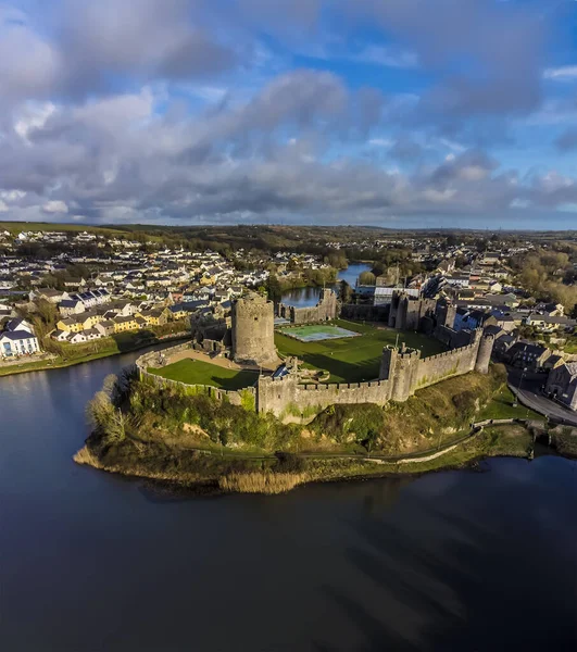 Luftaufnahme Über Der Burg Und Dem Fluss Cleddau Bei Pembroke — Stockfoto