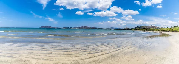 乾季にはコスタリカのタマリンドのビーチを一望 — ストック写真