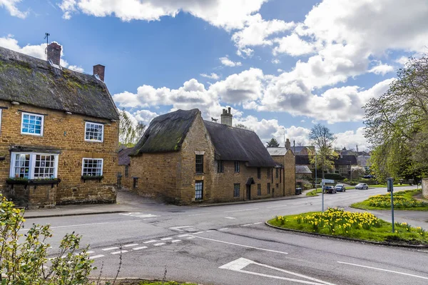 Blick Über Die Hauptstraße Und Die Kreuzung Brixworth Northamptonshire Großbritannien — Stockfoto