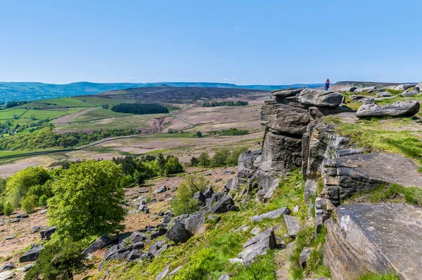 stock image A classic view along the top of the Stanage Edge escarpment in the Peak District, UK in summertime