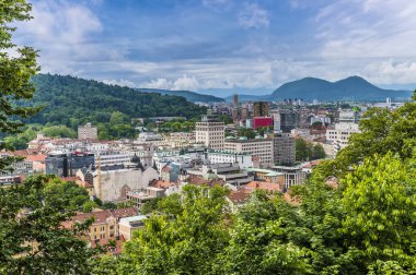 Slovenya 'nın Ljubljana kentindeki şatonun kuzey doğusundaki manzarası