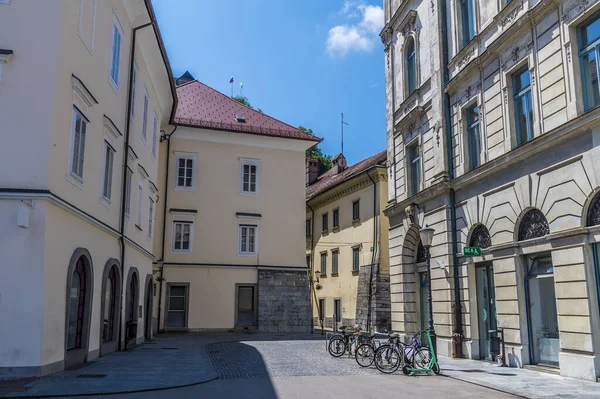 Yazın Slovenya Nın Ljubljana Kentinde Sessiz Bir Arka Sokağa Bakan — Stok fotoğraf