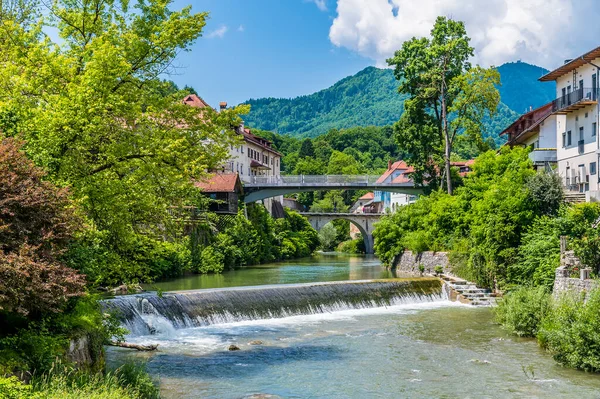 stock image A view looking up the Selca Sora river in the old town of Skofja Loka, Slovenia in summertime